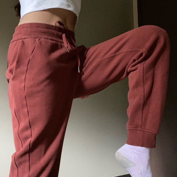 Lululemon - Picture 4 of 5